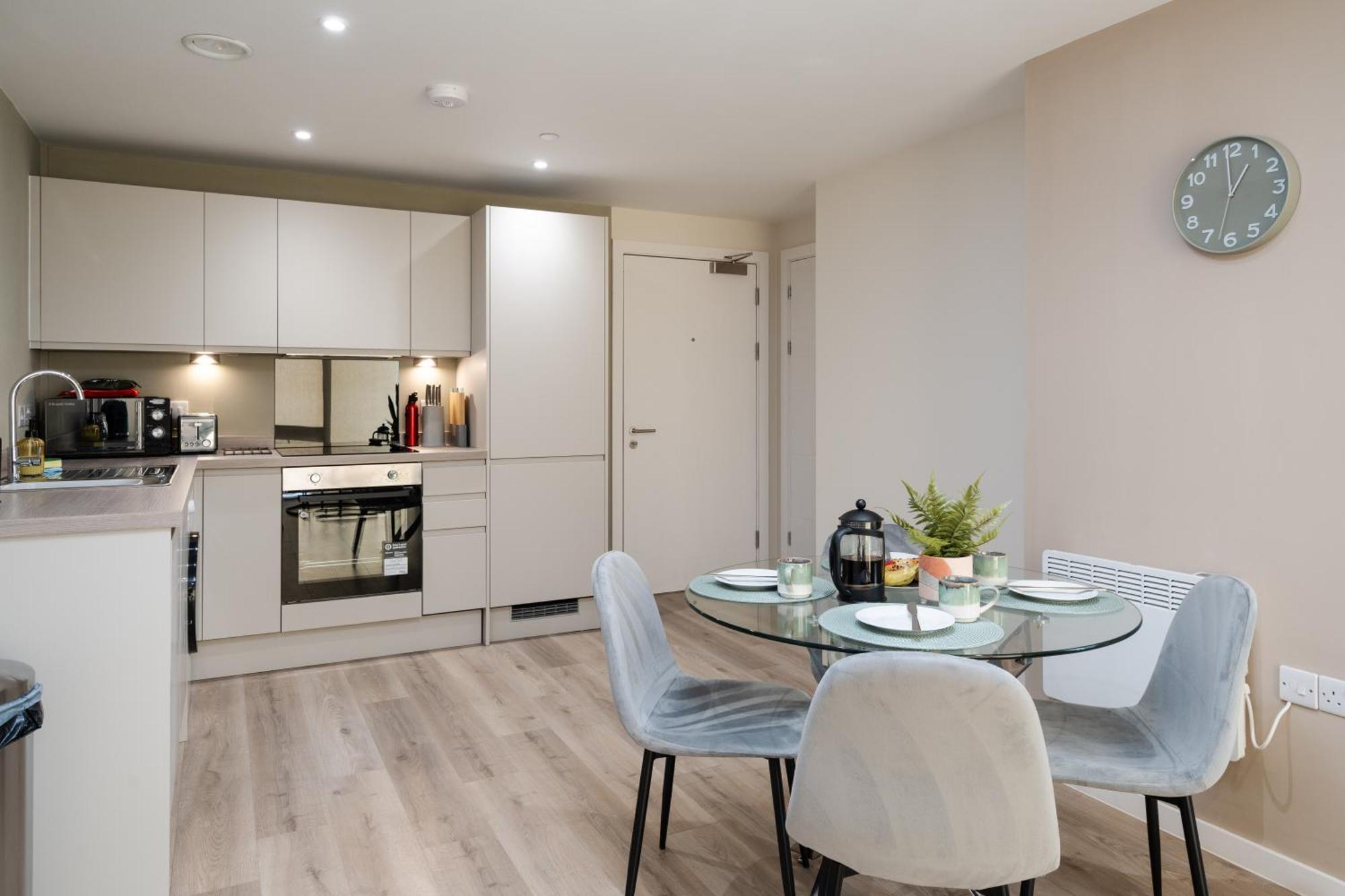 Apartment With Parking & Ev *