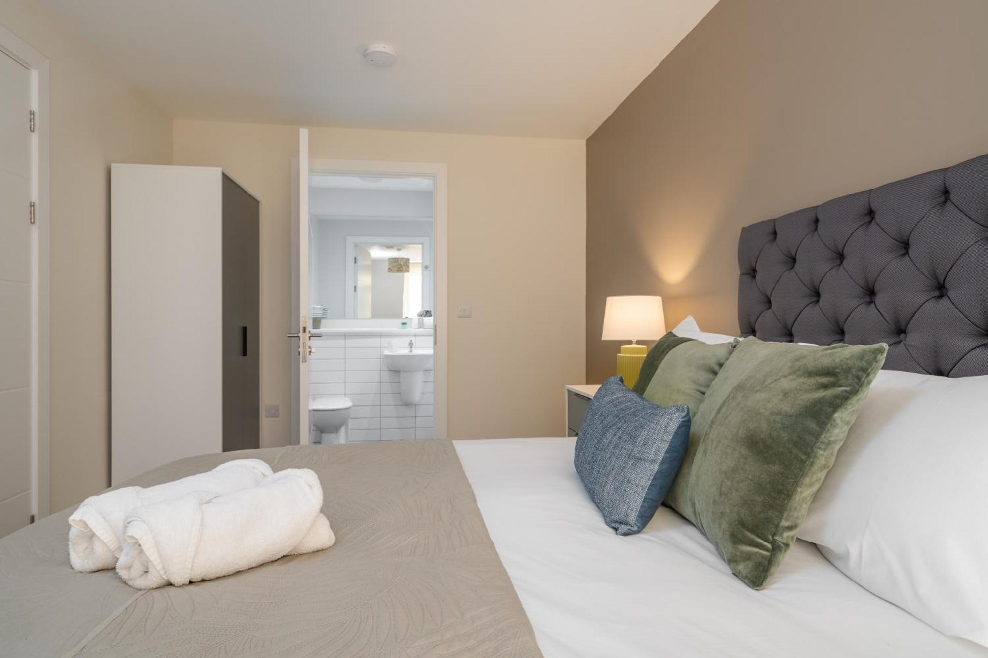 Apartment With Parking & Ev *