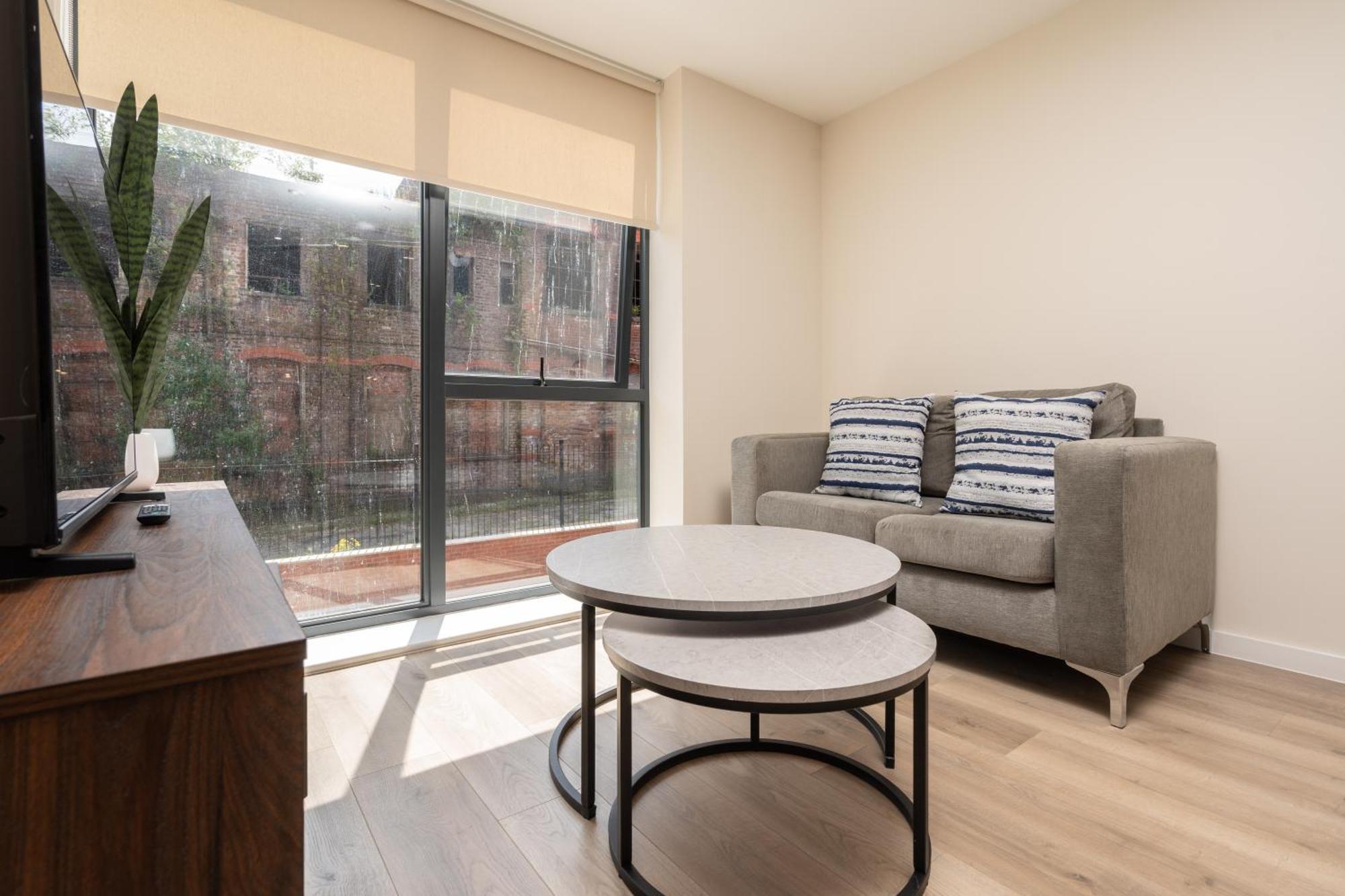 With Parking & Ev Apartment *